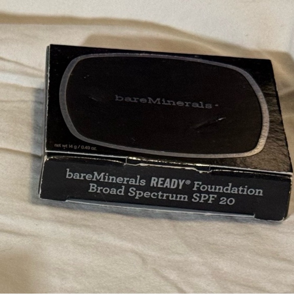 READY Foundation - R250 Medium Beige - Picture 3 of 4